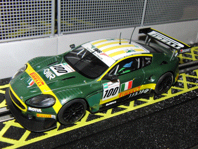 HORNBY - 2008 - 2959 - Aston Martin DBR9 #100-  Scuderia Italia